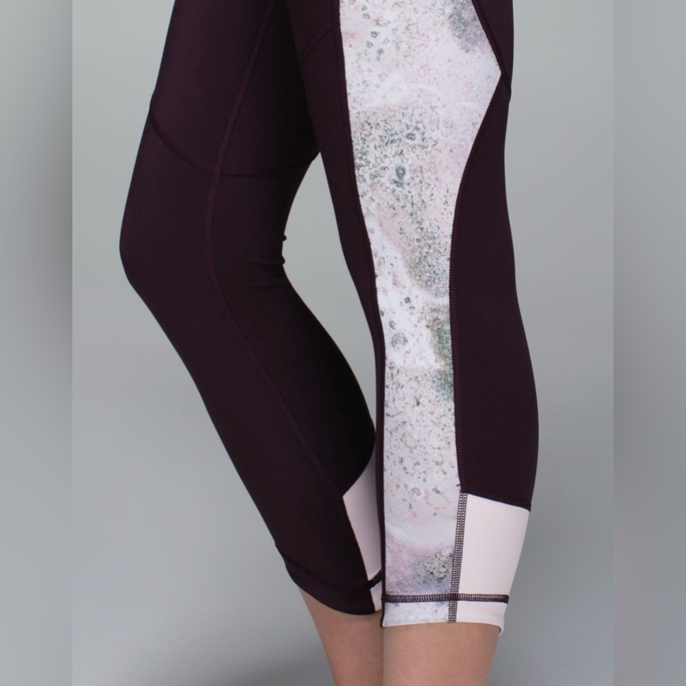Lululemon Retreat 7/8 Pant Black Cherry / Sugar Crush Multi Size 6-8 - Picture 7 of 10